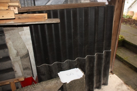 About 11 corrugated roofing sheets, B6 + flat asbestos cement sheets