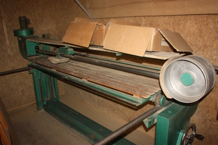 Long Belt Sanding machine, very good condition, Table dimensions: approx. 2.2 x 1.2 m + 2 boxes of sanding belts