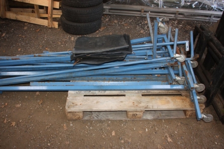 Large lot portable welding curtains, approx. 7 racks. Disassembled on a pallet