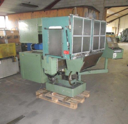 Universal milling machine, Pedersen VP 2000 - ISO. x=400, y=300, z=400 mm. Seller informs that machine is OK