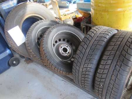 4 stk. vinterhjul på stålfælge, dæk Michelin 185/65 R15, dæk 70%, samt 1 stk. dæk Michelin 7.00/16X