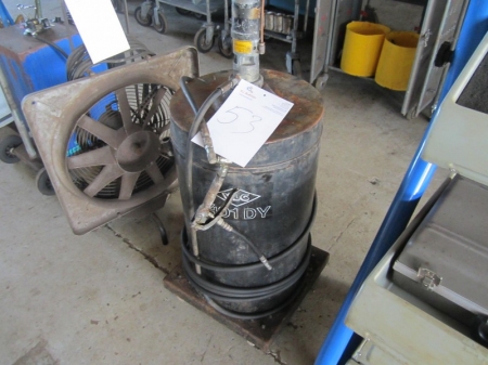 Grease truck with pump and content in drum