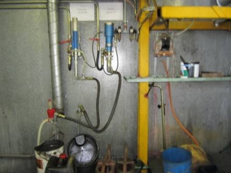 Oil System with 3 pumps on the wall, two oil sumps, tank wall with a pump and piping to dispensers for final drive oil, gearbox oil, engine oil and coolant, 4 dispensers with rewinding, display, computer systems and label printer, Olimon 800