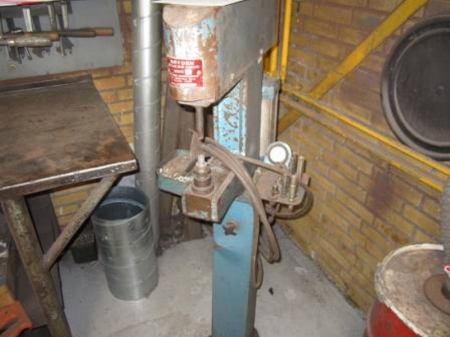Riveting machine for brake shoes, Bryden Mark 3A, incl. accessories