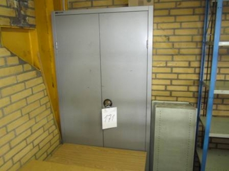 Steel cabinet with 2 doors, lockable with key