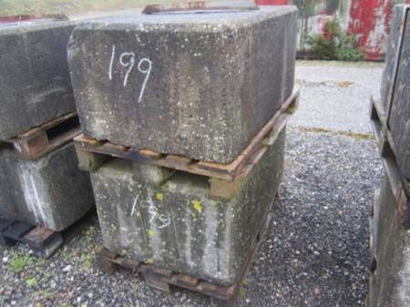 2 x concrete weight blocs, estimated weight 1200 kg