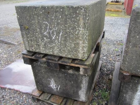 2 stk. vægtklodser i beton anslået vægt 1200 kg