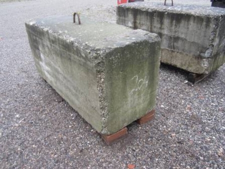 Vægtklods i beton, anslået vægt 2000 kg