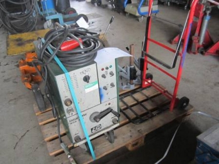 Pallet with welder Migatronic MDA 200 and garbage trucks and two drill stands