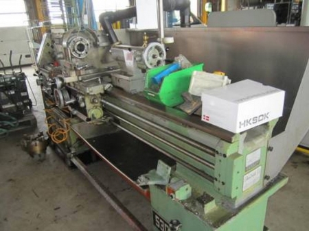 Lathe, Jinan, model JI530x1500, S / N Y5069106, weight 2670 kg, with glasses, four-jaw-chuck, 2 axis digital readout, manual, through bore 80 mm, missing tooling