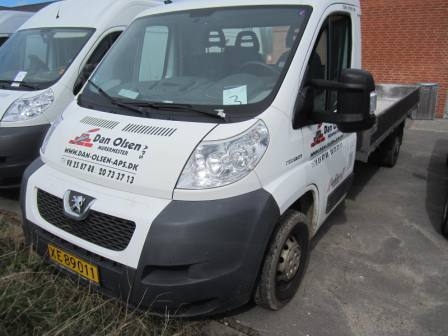 Van Peugeot Boxer pickup 333, 2.2 HDI L3, year 2008, 80.083 km, reg. No XE 89011 (plate not included) tow hitch, windshield cracked, last sighted 14.12.2012 at 70.000 km