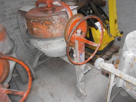 Mixer with electric motor