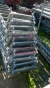 Haki stillads, bredde 9 m x højde 6 m. Komplet med trætraller dæk + trappe. Bliver delt op ved udlevering. (Arkivfoto, ikke opdelt)