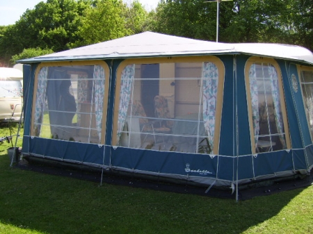 Isabella Penta awning blue / yellow colors, dimensions A1000, incl. Carpet. gray with blue stripes and incl. door canopy.