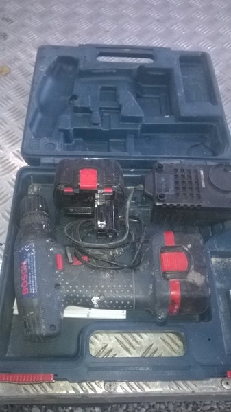 Cordless drill, Bosch with 2 batteries, 12 V and let