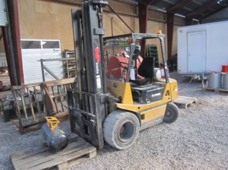 LPG Forklift truck, TCM, FG25N2S, year 1989, capacity 2.500 kg max lifting height 6 feet, S / N 89 21B22806, weight 4.060 kg, 2,554 hours, triplex mast, next inspection 5/2007, height approx. 2.6 meters