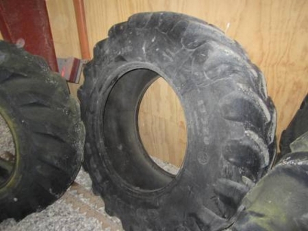 Traktor tyre, Goodyear 440/80R 28IND, estimated thread: 10%