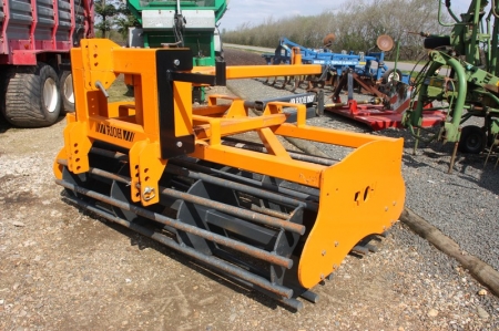 Pivoting land packer, Rioh Swing-Press. For front mounting, access with a reversible plow. Packs of 2 tons. Year 3013. Demo
