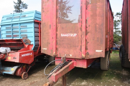 Aflæsservogn med tip, Baastrup. 12 ton. Årgang 2004. Slidte dæk