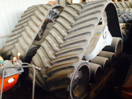 Track shoes, Tidue Amfibius. Width 900 mm. Suitable for New Holland and Claas chopper / harvester