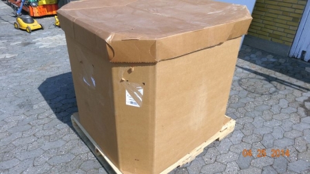 Papcontainer 107 x 122 - højde 114 cm + Opbevaringskasse ca. 1 m3