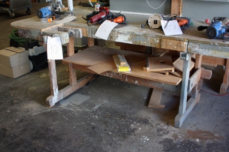 2 work benches