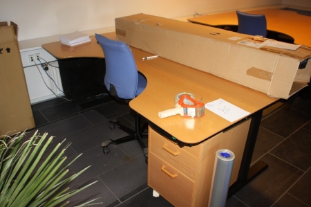 El-hæve-sænke skrivebord, Linak System, ca. 2000x1200 mm + kontorstol + køreplade