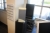 Hjørneskrivebord, ca. 2050 x 1800 mm + skuffesektion + kontorstol + køreplade + billede i ramme + radio