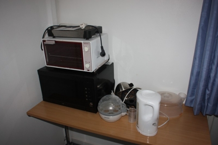 2 ovens + toaster + electric kettle etc. on table