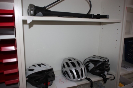 3 x bicycle helmets + bicycle pump, large model