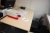 El-hæve sænke skrivebord, 1600x800 mm + kontorstol + kontormateriel