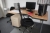 El-hæve sænke skrivebord + skuffesektion + kontorstol + køreunderlag + kontormateriel
