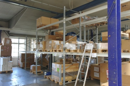 8 span pallet rack with 24 beams and 10 uprights without content