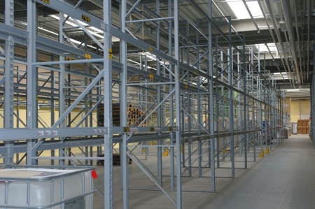 22 span pallet racking, uprights approx. 4 meters high