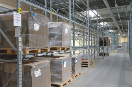 22 span pallet racking, uprights approx. 4 meters high