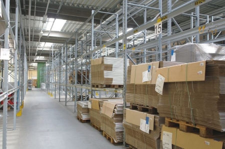 17 span pallet racking, uprights approx. 4 meters high