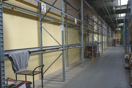17 span pallet racking, uprights approx. 4 meters high
