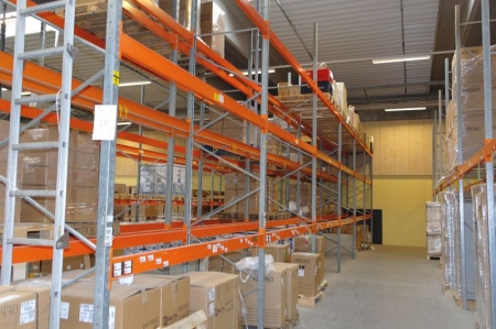 6 span pallet rack 36 beams + 7 uprights without content, height of about 6 meters
