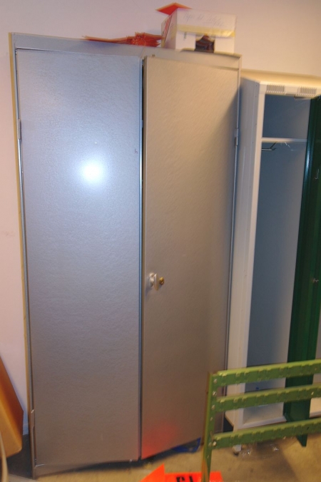 Steel cabinet with content + 2 room locker