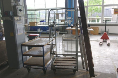 Cage + 2 trolleys + 2 ladders