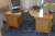 2 skriveborde + reol + reol på væg + skabe med skydelåger m.v.