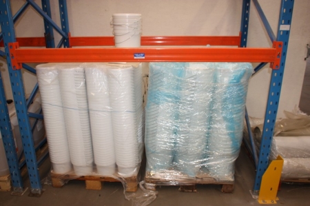 2 pallets with white plastic buckets, 2 sizes