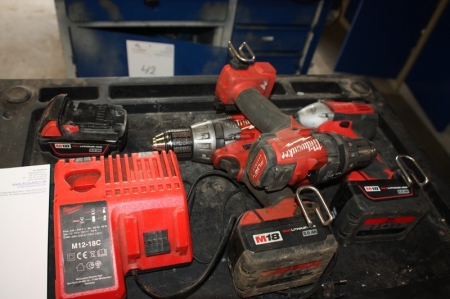 2 xcordless drill, Milwaukee + 3 Batteries, 3.0 Ah and charger