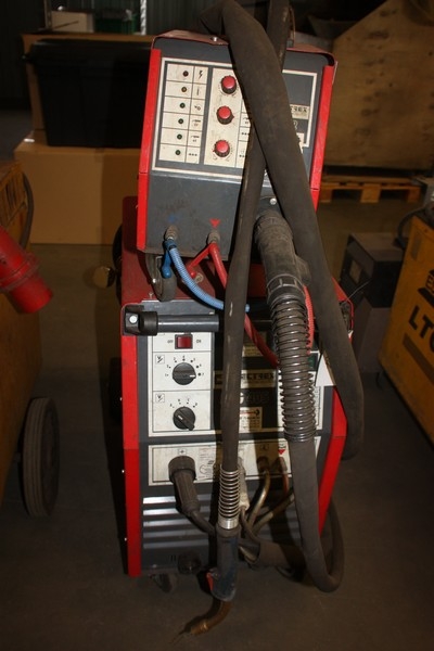 Svejseaggregat, Electrex MIG 405 + trådfremføringsboks på hjul, Electrex AF75.2 + svejsekabel + svejsehåndtag + manometre. Monteret i ramme på hjul