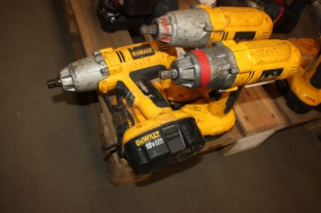3 x Cordless impact wrenches, DeWalt + 3 batteries, 18 V, 2.6 Ah + charger