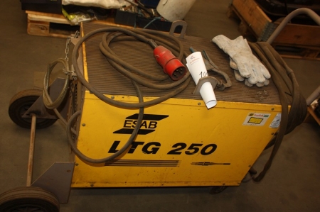 TIG-svejseaggregat, ESAB LTG 250 + svejsekabel + manometer. Monteret i ramme på hjul