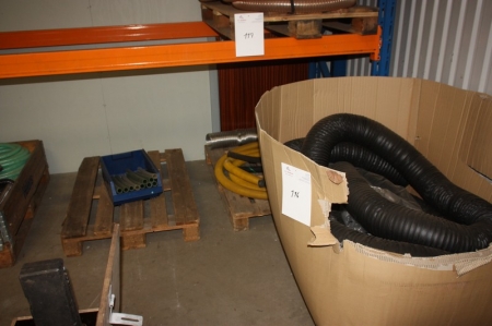 Kasse med flexslanger, ubrugt, Flexhaust CW4-S, ø152 mm, længde á 10 meter + 3 paller med diverse slanger