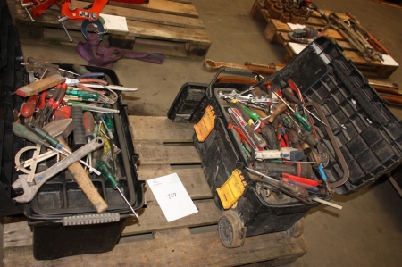 Pallet with 2 tool boxes, plastic, Raaco, containing various hand tools, etc.