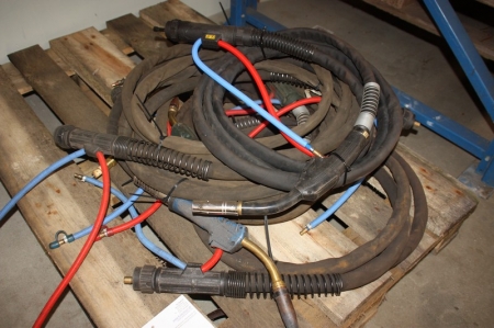 Pallet with 5 welding cables