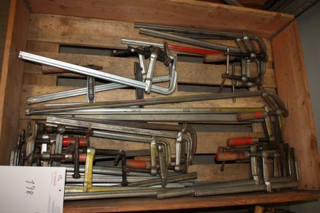Pallet with large lot clamps